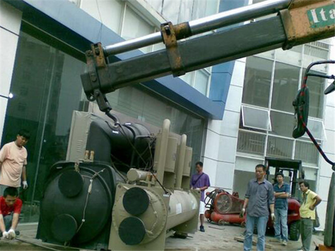 承德县随车吊和汽车吊的核心区别是什么？哪种更省钱？